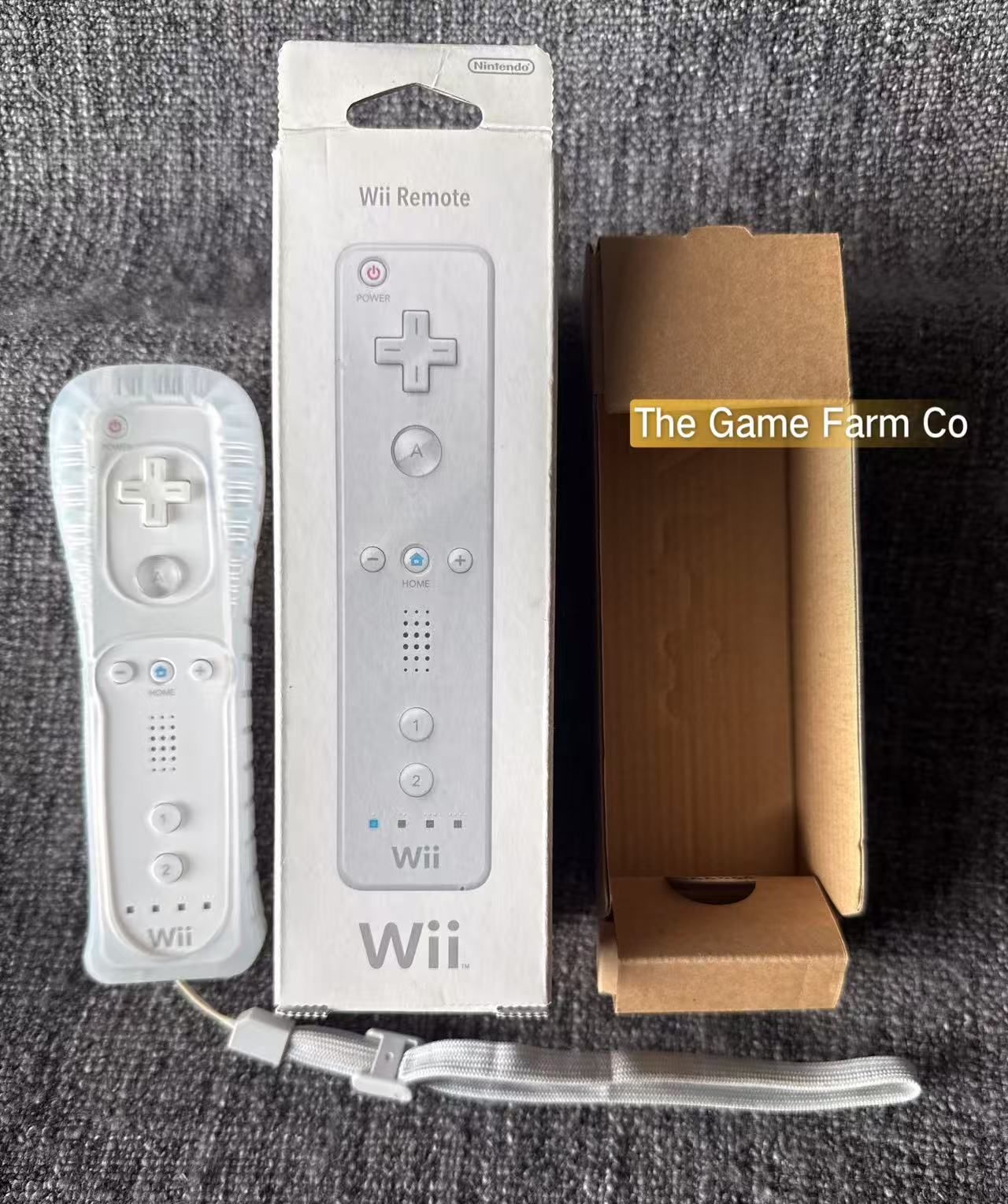Genuine Nintendo Wii remote + Sleeve boxed in excellent condition