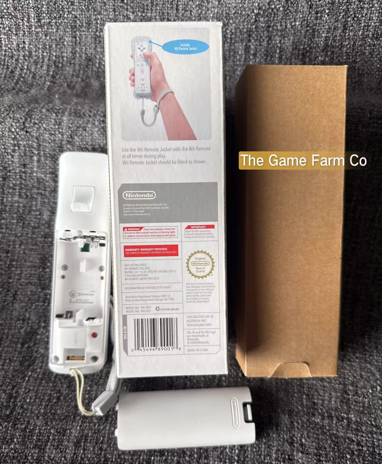 Genuine Nintendo Wii remote + Sleeve boxed in excellent condition
