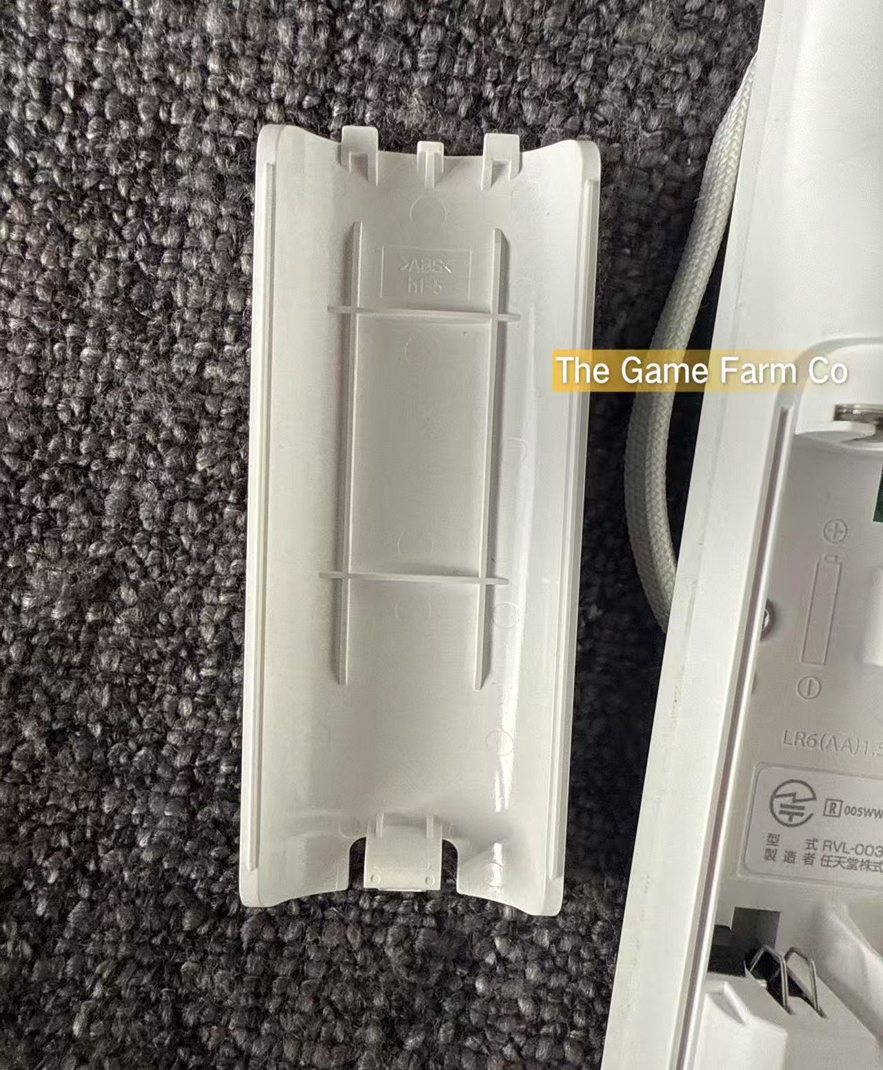 Genuine Nintendo Wii remote + Sleeve boxed in excellent condition